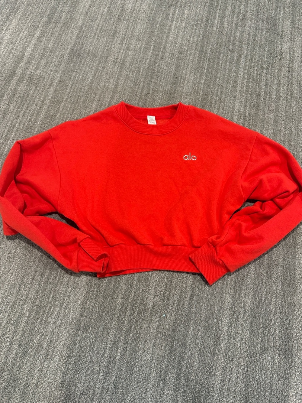 Alo Yoga Cropped Accolade Crewneck Bright Red XS